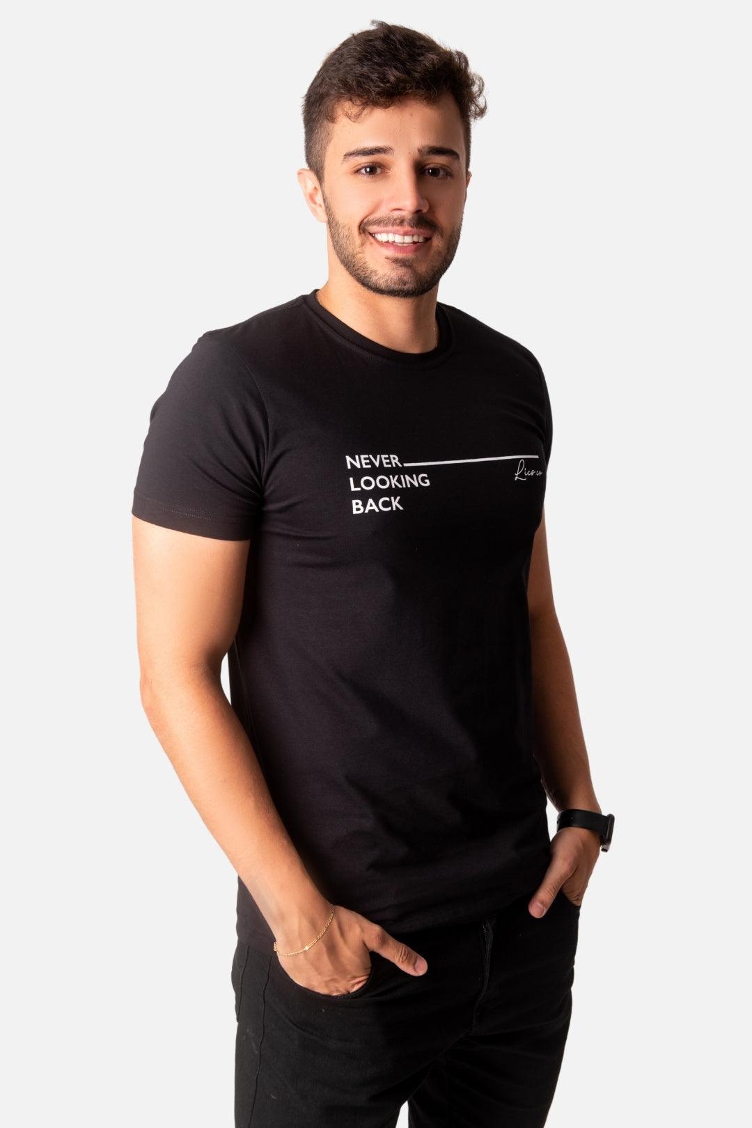 Camiseta Algodão egípcio Never Looking Back Preta - LICS.CO